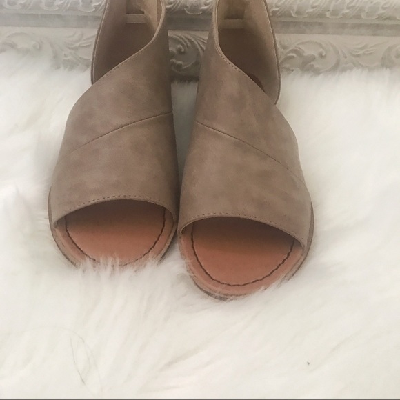 Shank Cut Flat Loafer - Picture 4 of 7